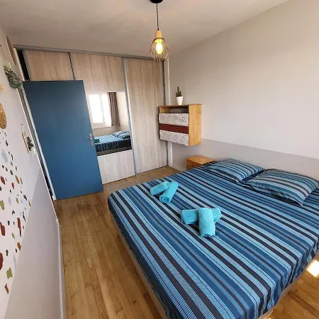 Bright T4 With View - Close To Grand Large & Tram T3 * Meyzieu